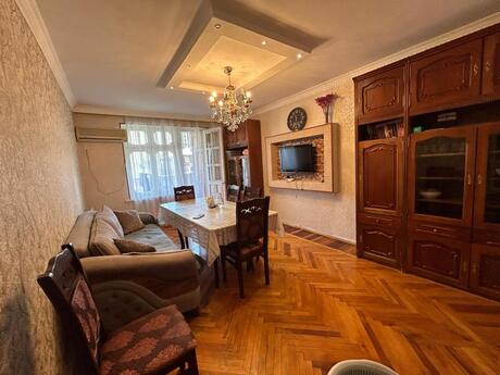 3 otaqlı köhnə tikili - Elmlər Akademiyası m. - 75 m²
