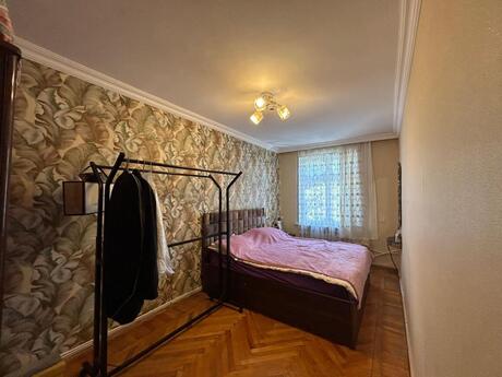 3 otaqlı köhnə tikili - Elmlər Akademiyası m. - 75 m²
