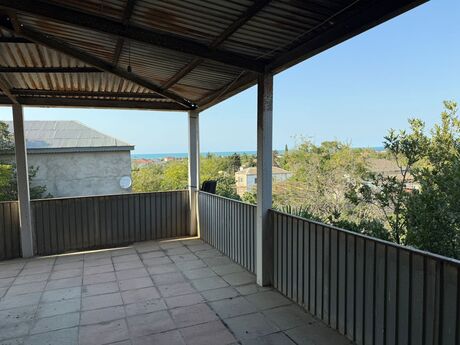 8 otaqlı həyət evi/bağ evi - Novxanı q. - 200 m²