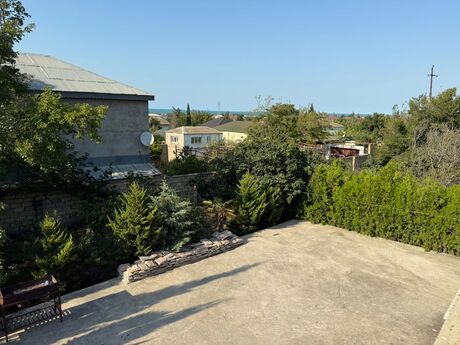 8 otaqlı həyət evi/bağ evi - Novxanı q. - 200 m²