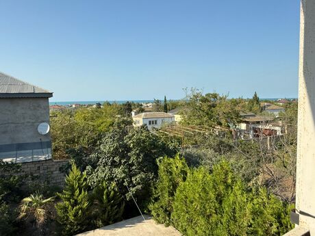 8 otaqlı həyət evi/bağ evi - Novxanı q. - 200 m²