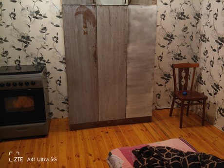 4 otaqlı köhnə tikili - Elmlər Akademiyası m. - 64 m²