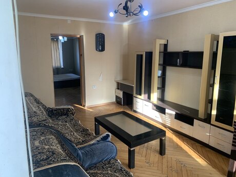 2 otaqlı köhnə tikili - İnşaatçılar m. - 45 m²