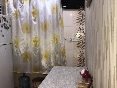 3 otaqlı köhnə tikili - Elmlər Akademiyası m. - 70 m²