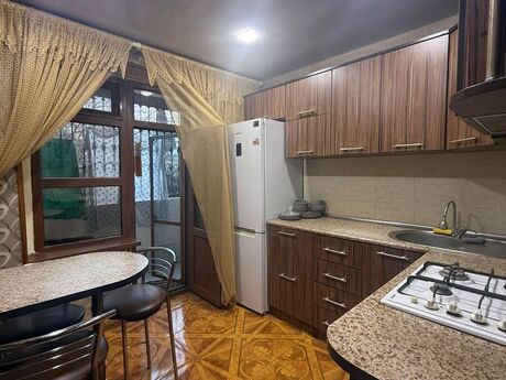2 otaqlı köhnə tikili - Əhmədli q. - 65 m²