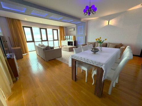 4 otaqlı yeni tikili - Şah İsmayıl Xətai m. - 220 m²
