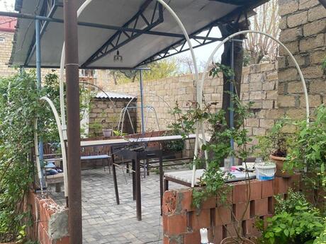 10 otaqlı həyət evi/bağ evi - Novxanı q. - 250 m²