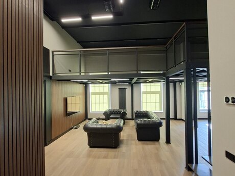 Obyekt - Ağ şəhər q. - 250 m²