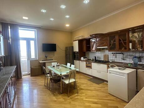 4 otaqlı yeni tikili - Nərimanov r. - 200 m²