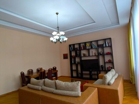 4 otaqlı köhnə tikili - İçəri Şəhər m. - 135 m²