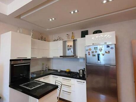 3 otaqlı yeni tikili - 8-ci mikrorayon q. - 95 m²