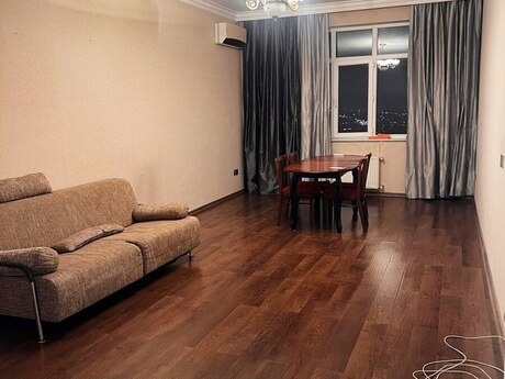 2 otaqlı köhnə tikili - 9-cu mikrorayon q. - 90 m²