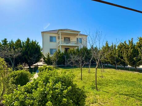 5 otaqlı həyət evi/bağ evi - Pirşağı q. - 240 m²