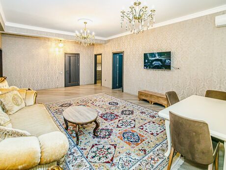 3-комн. новостройка - м. 28 мая - 136 м²