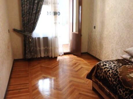 3-комн. вторичка - м. Халглар Достлугу - 72 м²