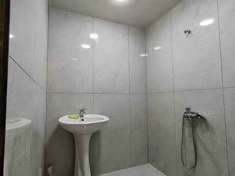 2 otaqlı köhnə tikili - Azadlıq Prospekti m. - 61 m²