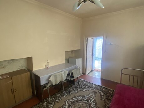 1 otaqlı həyət evi/bağ evi - İnşaatçılar m. - 50 m²