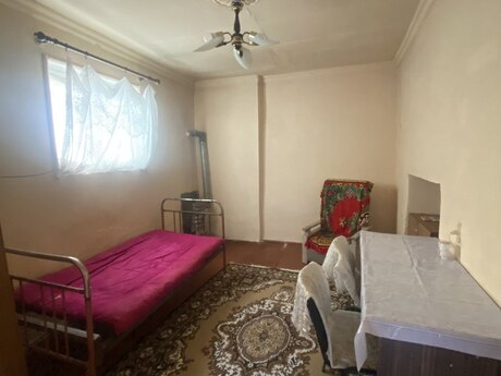1 otaqlı həyət evi/bağ evi - İnşaatçılar m. - 50 m²