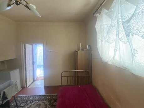 1 otaqlı həyət evi/bağ evi - İnşaatçılar m. - 50 m²