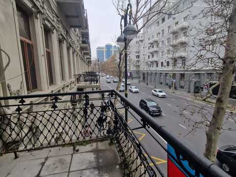 5-комн. вторичка - м. Сахил - 220 м²