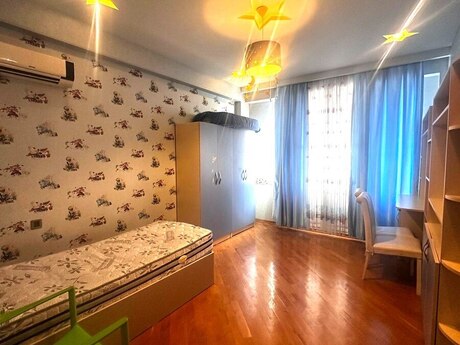 3-комн. новостройка - м. 8 ноября - 120 м²