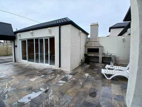 4 otaqlı həyət evi/bağ evi - Şüvəlan q. - 200 m²