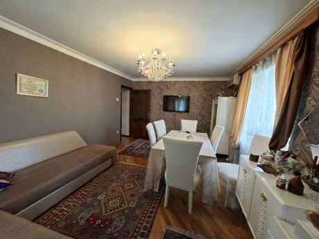 2 otaqlı köhnə tikili - İnşaatçılar m. - 65 m²