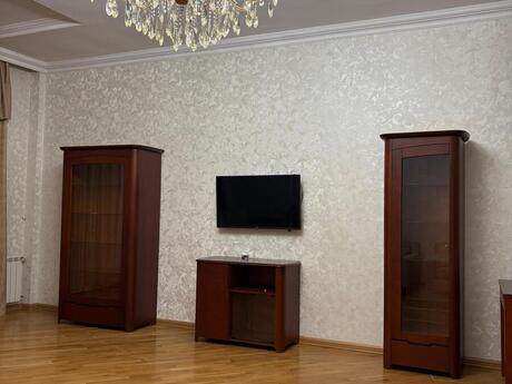 3-комн. новостройка - м. Сахил - 190 м²