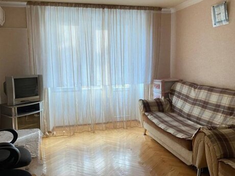 1-комн. вторичка - м. Элмляр Академиясы - 40 м²