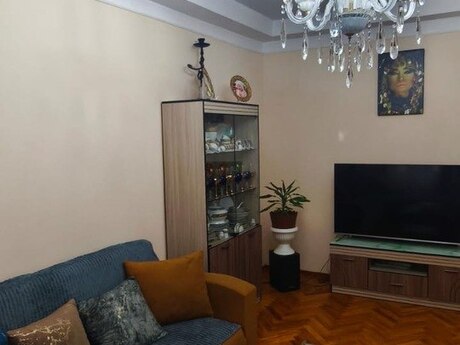 3-комн. вторичка - м. Иншаатчылар - 70 м²