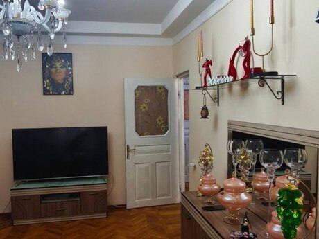 3-комн. вторичка - м. Иншаатчылар - 70 м²