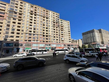 Obyekt - İnşaatçılar m. - 140 m²