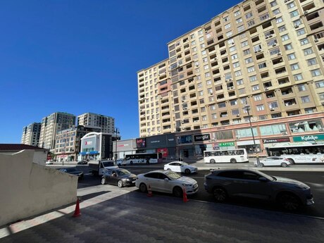 Obyekt - İnşaatçılar m. - 140 m²