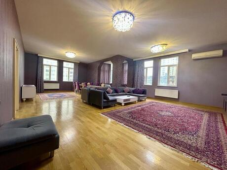 3-комн. новостройка - м. 28 мая - 225 м²