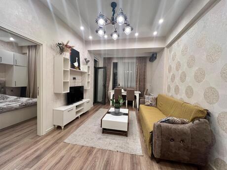 2-комн. новостройка - м. 28 мая - 60 м²