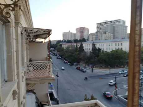 3-комн. вторичка - м. Низами - 70 м²
