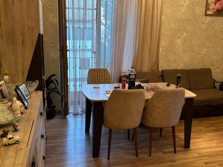 2 otaqlı köhnə tikili - Elmlər Akademiyası m. - 55 m²