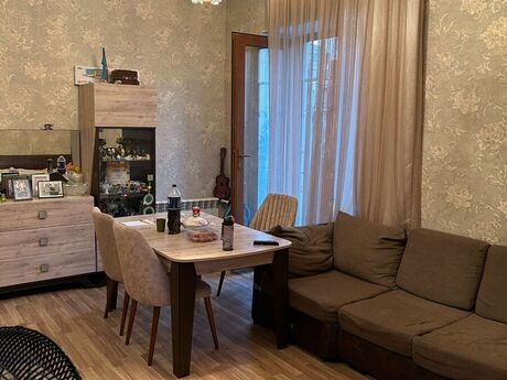 2 otaqlı köhnə tikili - Elmlər Akademiyası m. - 55 m²