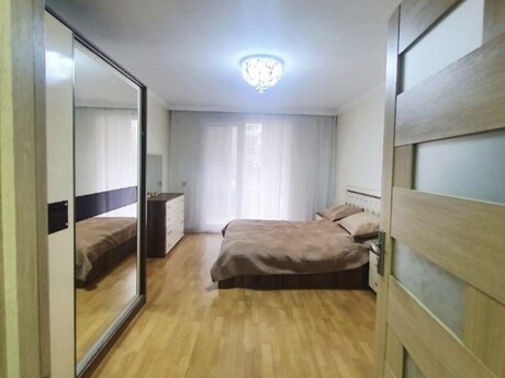 3 otaqlı köhnə tikili - İnşaatçılar m. - 75 m²
