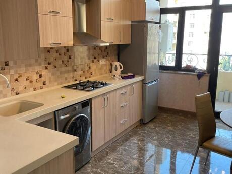 3-комн. новостройка - м. Иншаатчылар - 100 м²