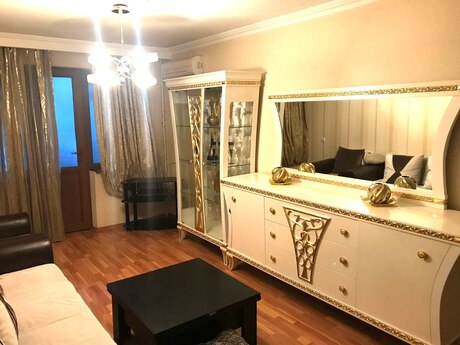 3 otaqlı köhnə tikili - Xalqlar Dostluğu m. - 65 m²