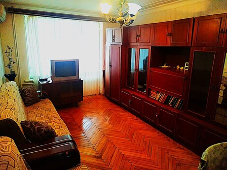 2 otaqlı köhnə tikili - Qara Qarayev m. - 45 m²