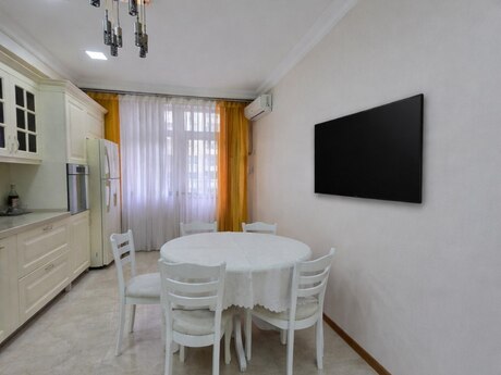 4 otaqlı yeni tikili - Şah İsmayıl Xətai m. - 120 m²