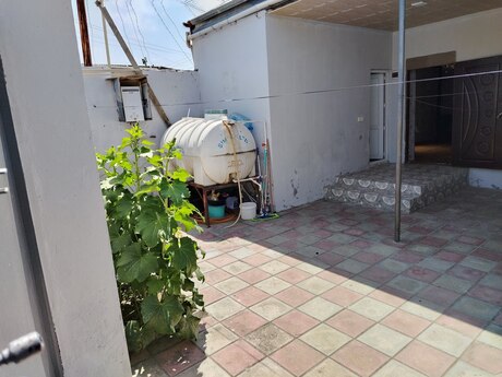 3 otaqlı həyət evi/bağ evi - Ağ şəhər q. - 80 m²