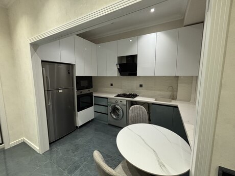 3-комн. новостройка - м. Иншаатчылар - 90 м²