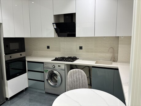 3-комн. новостройка - м. Иншаатчылар - 90 м²