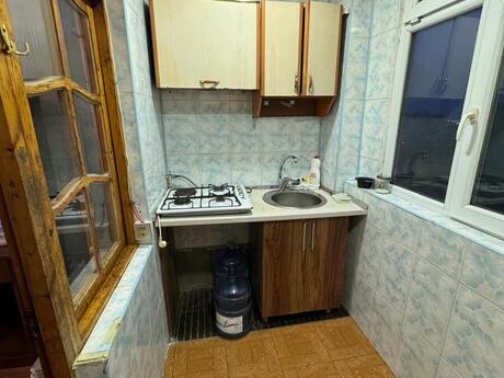 4 otaqlı köhnə tikili - Həzi Aslanov m. - 70 m²