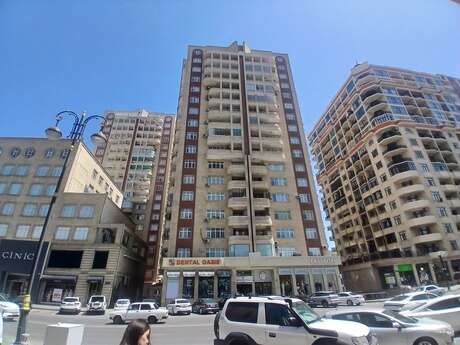 4 otaqlı yeni tikili - Elmlər Akademiyası m. - 202 m²