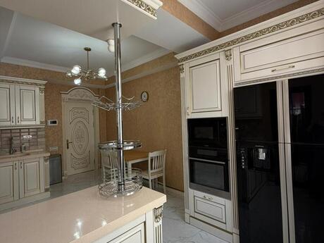 3 otaqlı yeni tikili - Nəsimi r. - 154 m²