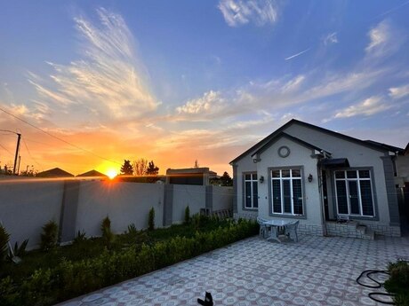 3 otaqlı həyət evi/bağ evi - Buzovna q. - 98 m²